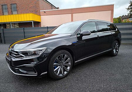 VW Passat Variant Volkswagen Passat GTE Standheizung-Leder-Pano-Matrix LED