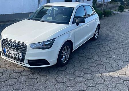 Audi A1 1.6 TDI Sportback S tronic line Sportpaket