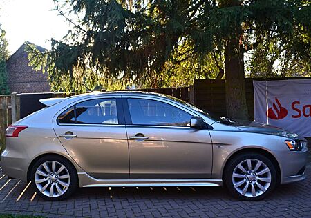 Mitsubishi Lancer Intense, Standheizung, Klimaaut, aus 1. Besitz !