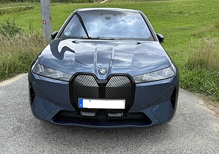 BMW iX xDrive60, HUD, AHK, Bowers & Wilkins, Glasdach