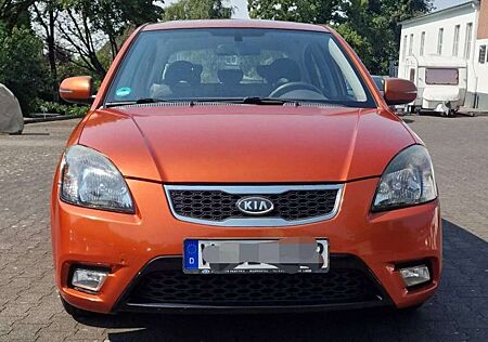 Kia Rio 1.4 Spirit..Aus 1HAND. Wenig km