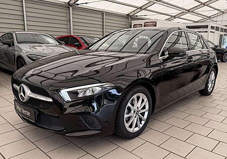 Mercedes-Benz A 200 Kompaktlimousine Progressive MBUX+LED+17