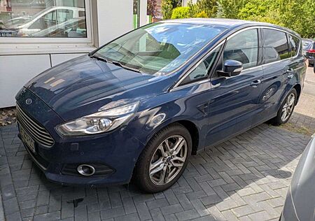 Ford S-Max Titanium