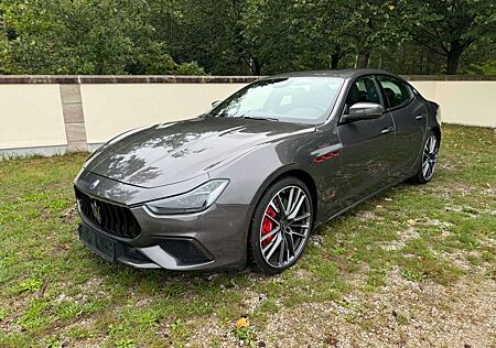 Maserati Ghibli Trofeo - 1. Hand