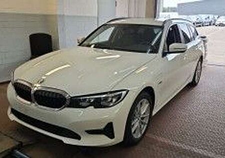 BMW 330 e T Advantage SPORTSITZE*WIDE*LED*ACC*MEGAVOL
