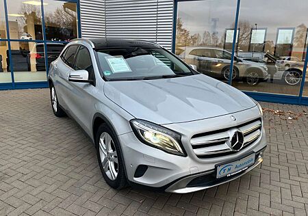 Mercedes-Benz GLA 200 /Panorama/NAVI/LED/SHZ/AHK