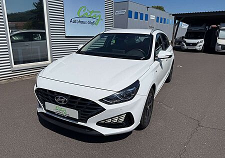 Hyundai i30 cw 1.6CRDI DCT+Kamera+Navi+DAB+Autom.+