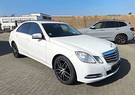 Mercedes-Benz E 220 KLIMA,PDC,F1 SCHALTUNG,TEMPOMAT,SITZHEIZU