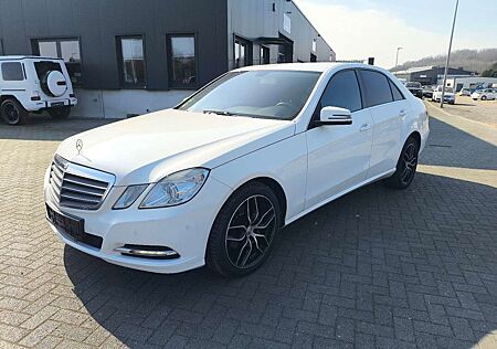 Mercedes-Benz E 220 KLIMA,PDC,F1 SCHALTUNG,TEMPOMAT,SITZHEIZU