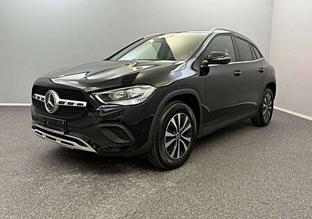 Mercedes-Benz GLA 250 *WIDE*PANO*KAM*NAV*AMBIENTE*CARPLAY