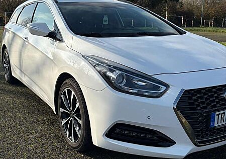 Hyundai i40 Kombi blue 1.6 Space