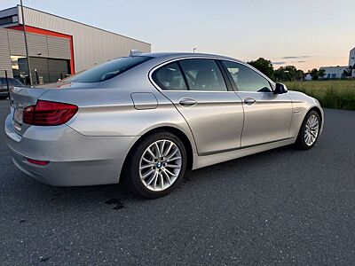 BMW 528 X DRIVE // HUD APP // LENKRADHEIZUNG// 4XSITZHEIZU