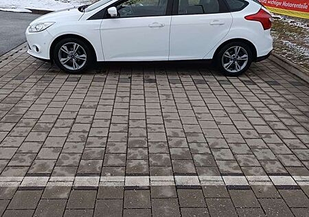 Ford Focus Turnier 1.0 EcoBoost Start-Stopp-System Titanium