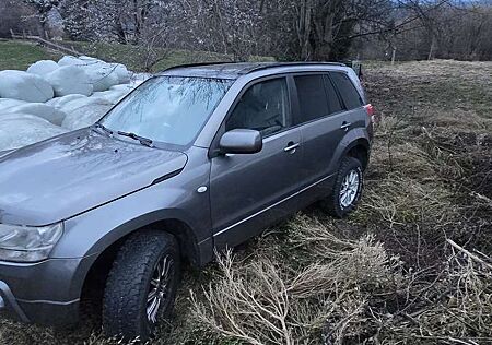 Suzuki Grand Vitara 2.0 Club (5-trg.)