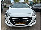 Hyundai i30 1.6-Kamera-Navi-8 Fach Bereift-TÜV NEU