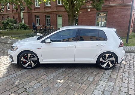 VW Golf GTI Volkswagen (BlueMotion Technology) DSG Performance