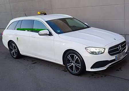 Mercedes-Benz E 220 Taxi Paket mit Funk und Dachschild