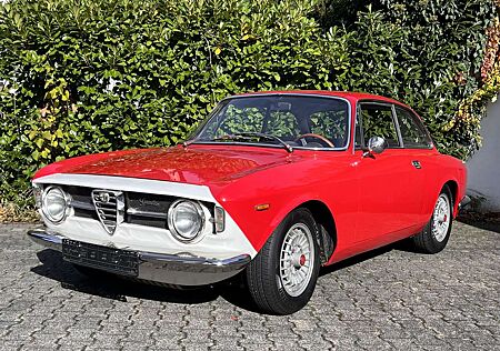 Alfa Romeo GT Junior mit 2 Liter Motor