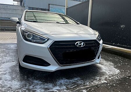 Hyundai i40 Kombi blue 1.6 Family