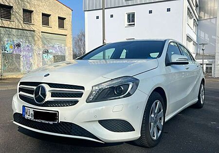 Mercedes-Benz A 180 (BlueEFFICIENCY) Style