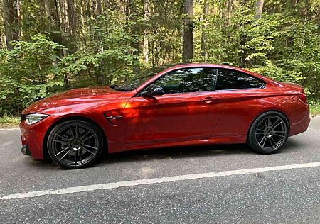 BMW M4 Baureihe Coupe Carbon Xenon Leder Harman