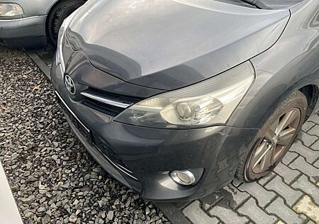 Toyota Verso 2.2 D-4D Automatik 7-SitzerExecutive