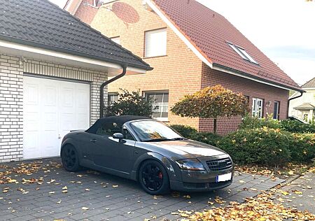 Audi TT +Roadster+quattro+Nimbusgrau+Mokassin