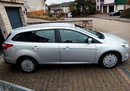 Ford Focus Turnier 1.6 TDCi ECOnetic 88g Start-Stopp-Sy Trend