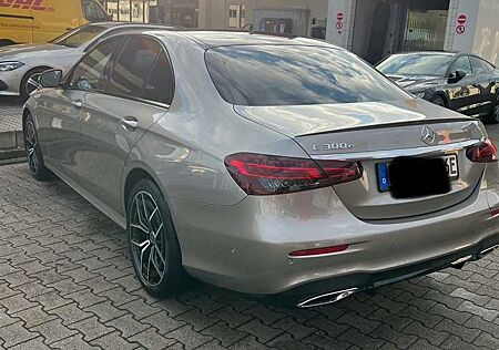 Mercedes-Benz E 300 9G-TRONIC AMG Line