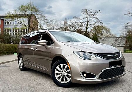 Chrysler Pacifica 7-Sitzer mit Totwinkelassistent, Kamera
