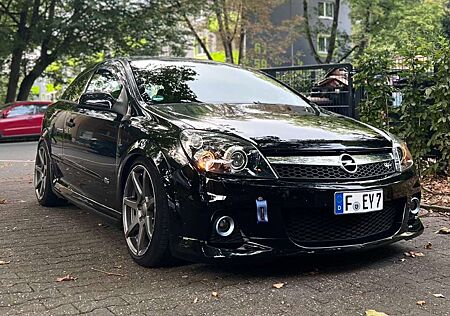 Opel Astra GTC 1.9 CDTI DPFSport OPC LINE 2