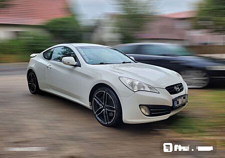 Hyundai Genesis Coupe 2.0T*Alu*Leder*Navi*Klima*265PS