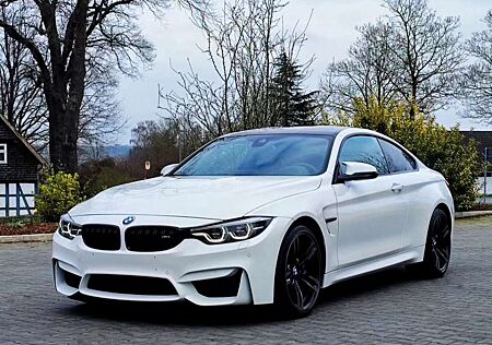 BMW M4 Coupe DKG Competition