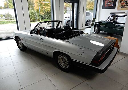 Alfa Romeo Spider 2.0 TRAUM Historie Scheckheft anbei