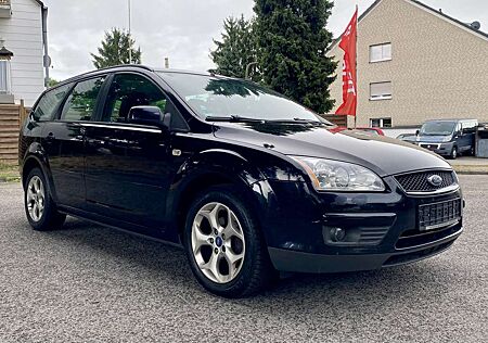 Ford Focus Style/ Neue Tüv /Aus1.Hand/SHZ/Tempomat