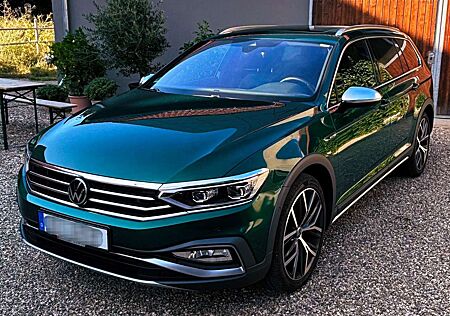 VW Passat Alltrack Volkswagen Passat Variant 2.0 TDI SCR 4Motion DSG Alltrack