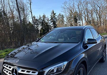 Mercedes-Benz GLA 180 urban