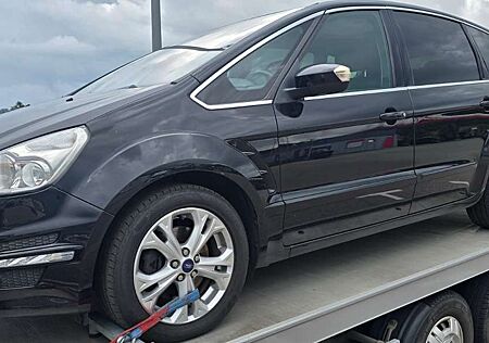 Ford S-Max Titanium .