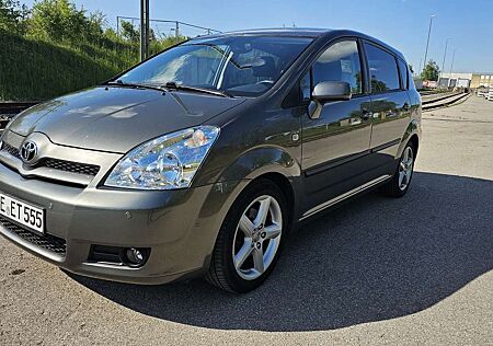 Toyota Corolla Verso 2.2 D-4D Klima 12-fach bereift 5 Sitze