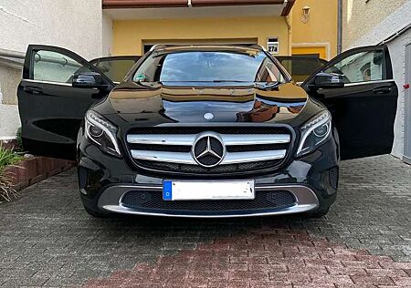 Mercedes-Benz GLA 250 4Matic 7G-DCT Urban