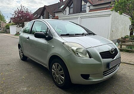 Toyota Yaris 3-Türer 1.0 VVT-i Luna