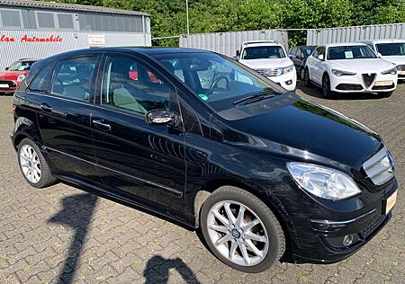 Mercedes-Benz B 150 Sport Paket- Navi -Klima -Alu- T.Leder-Navi-SHZG