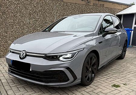 VW Golf Volkswagen 1.5 eTSI DSG R-Line Black Style 18 Zoll Allwetter