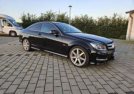 Mercedes-Benz C 180 Coupe BlueEFFICIENCY 7G-TRONIC AMG LINE AMG PAKET