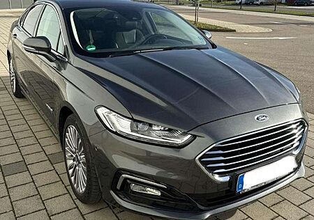 Ford Mondeo 2.0 Hybrid Titanium