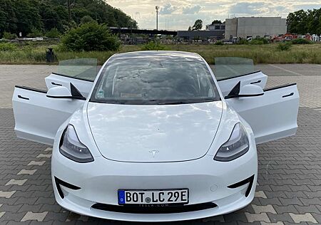 Tesla Model 3 Standard Reichweite Plus Hinterradantrieb