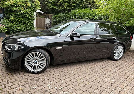 BMW 530d 530 xDrive Touring Aut. Luxury Line