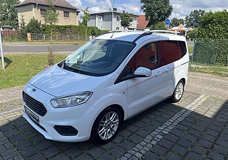 Ford Tourneo Courier 1.0 EcoBoost Titanium