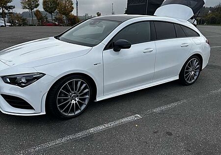 Mercedes-Benz CLA 200 Shooting brake