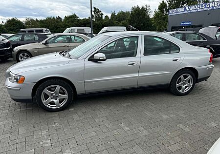 Volvo S60 Lim. 2.4 Kinetic KLIMA,PDC,TEMPOMAT,AHK